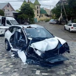 Автовладелец из Сочи требует компенсации за уничтоженный стихией автомобиль Автовладелец из Сочи требует компенсации за уничтоженный стихией автомобиль