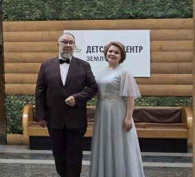Дуэт Суховых представит программу «Мы говорим вам: Здравствуйте!» в ЦОК ВКС Дуэт Суховых представит программу «Мы говорим вам: Здравствуйте!» в ЦОК ВКС